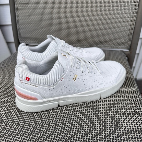 On Cloud The Roger Court Sneakers - Picture 2 of 11